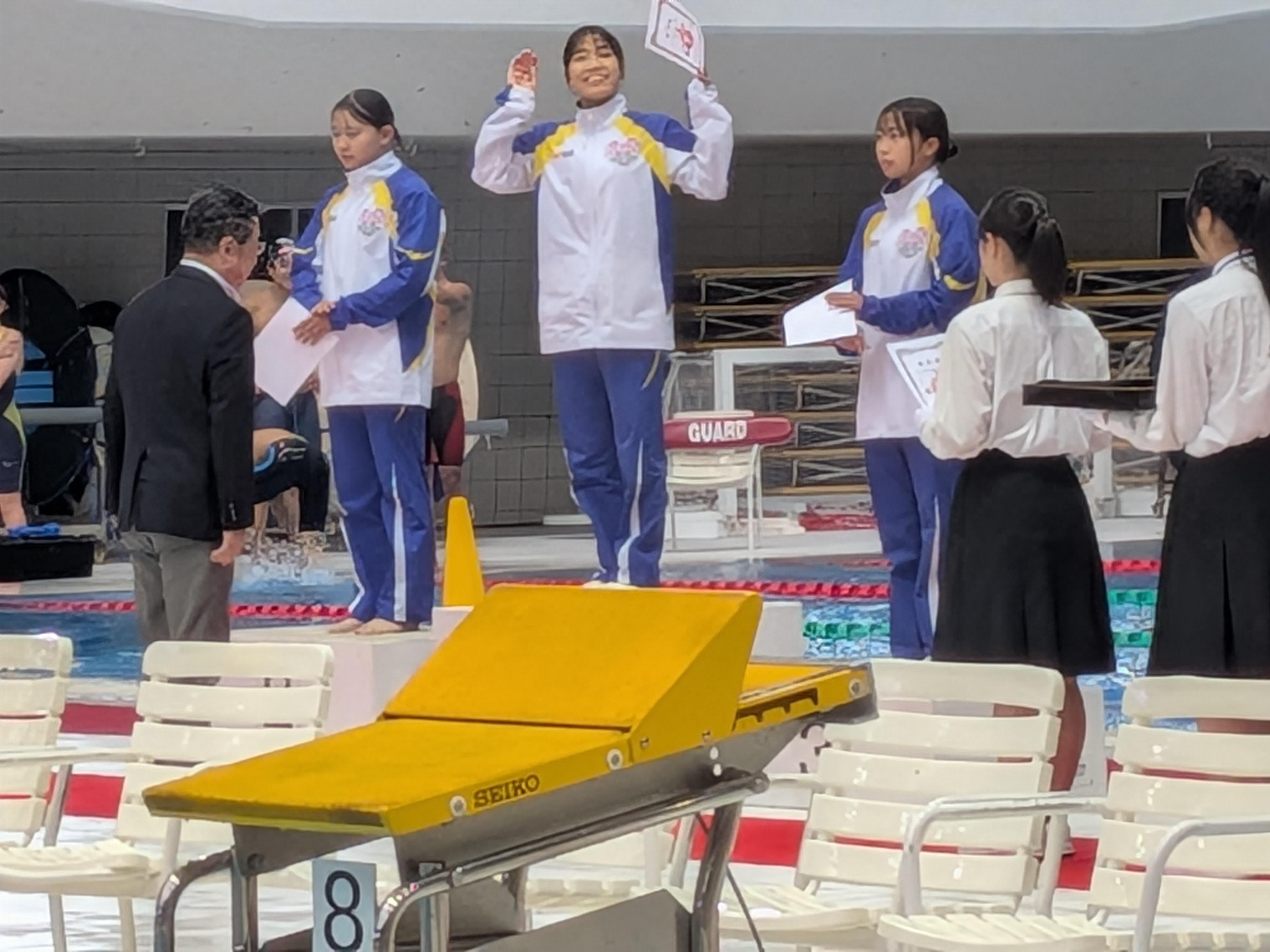 100M自由形1-3位表彰台独占.jpg
