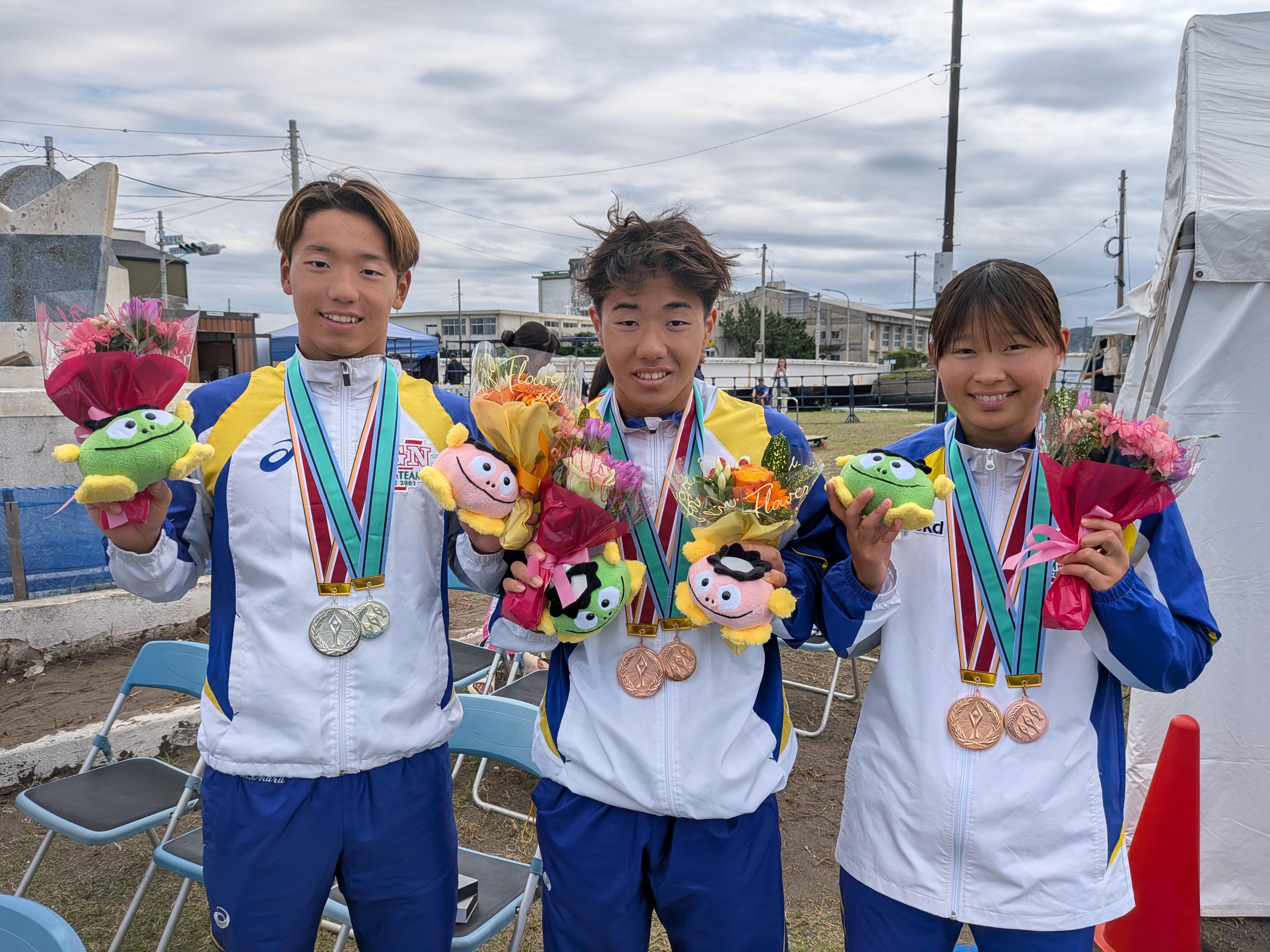 表彰式後の笑顔.jpg